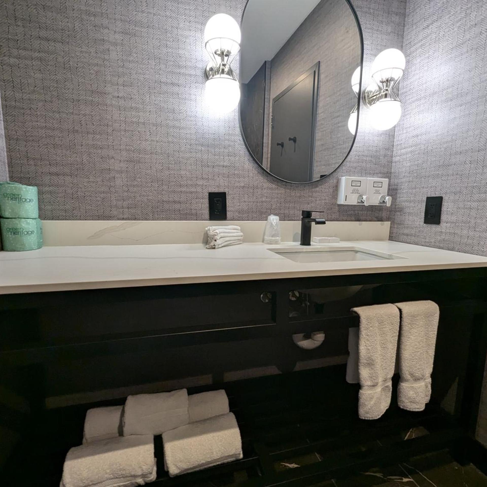 Beacon Suites Hotel 48/49