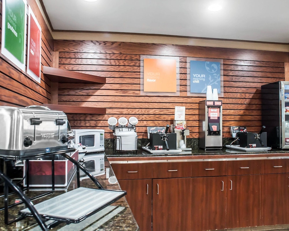 Quality Inn Dunkirk NY 30/36