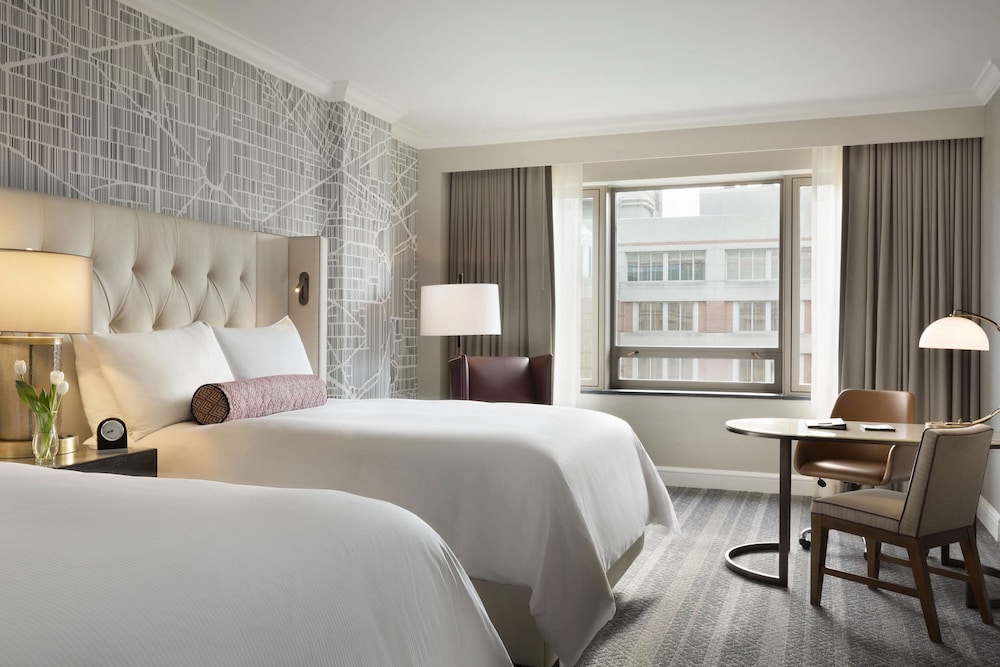 FAIRMONT, 2 QUEEN BEDS