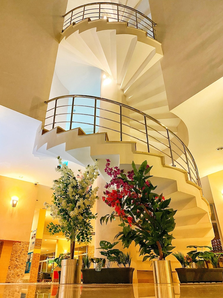 Grand Viking Hotel 7/50