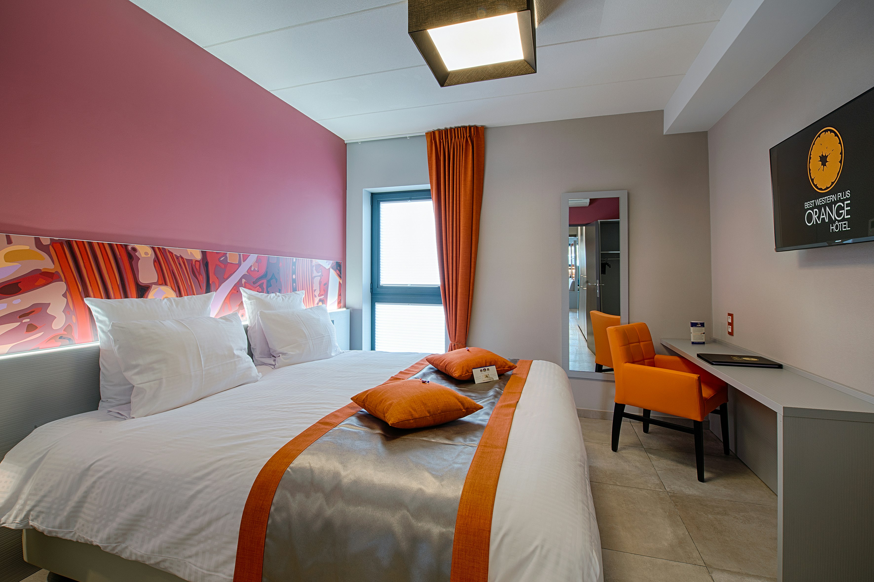 Orange Hotel 5/26