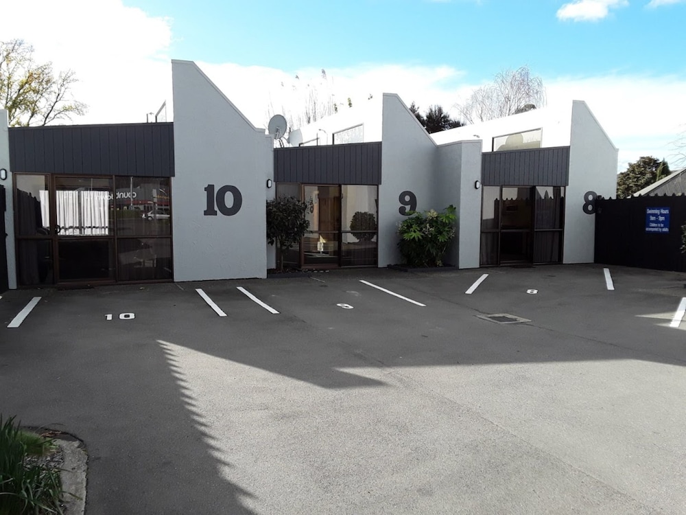 ASURE Sundowner Motel 6/35