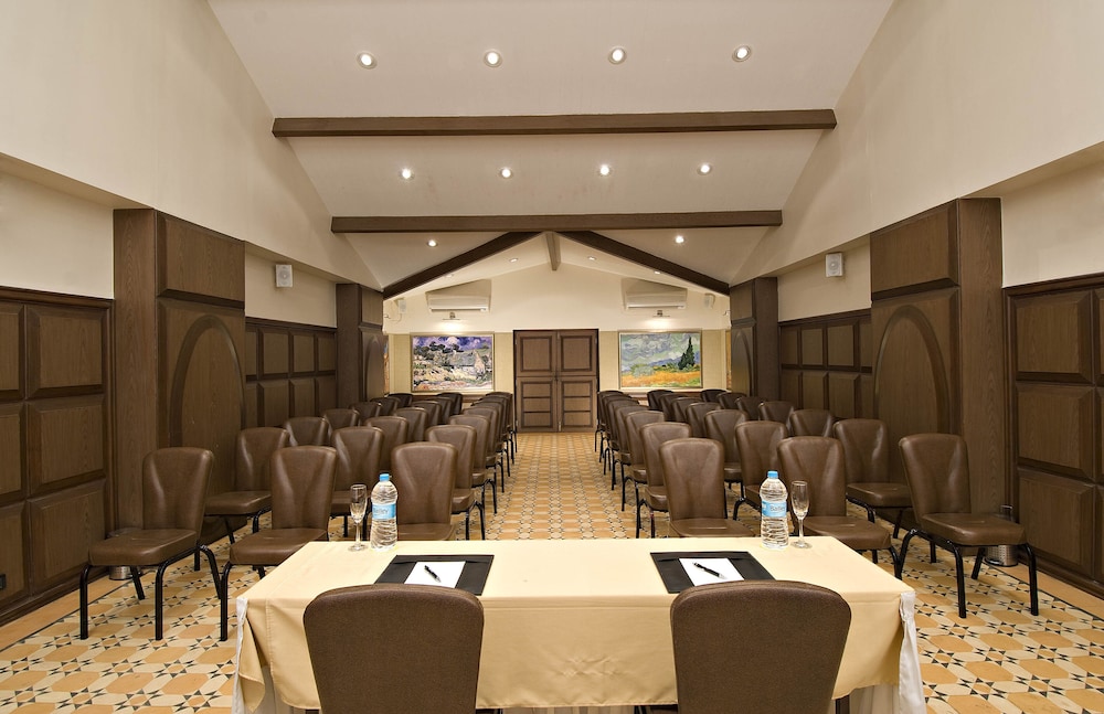 Chambers Mahabaleshwar A Club Mahindra Associate 40/58