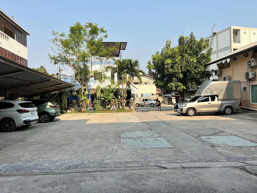 Jamjuree Place 61/68