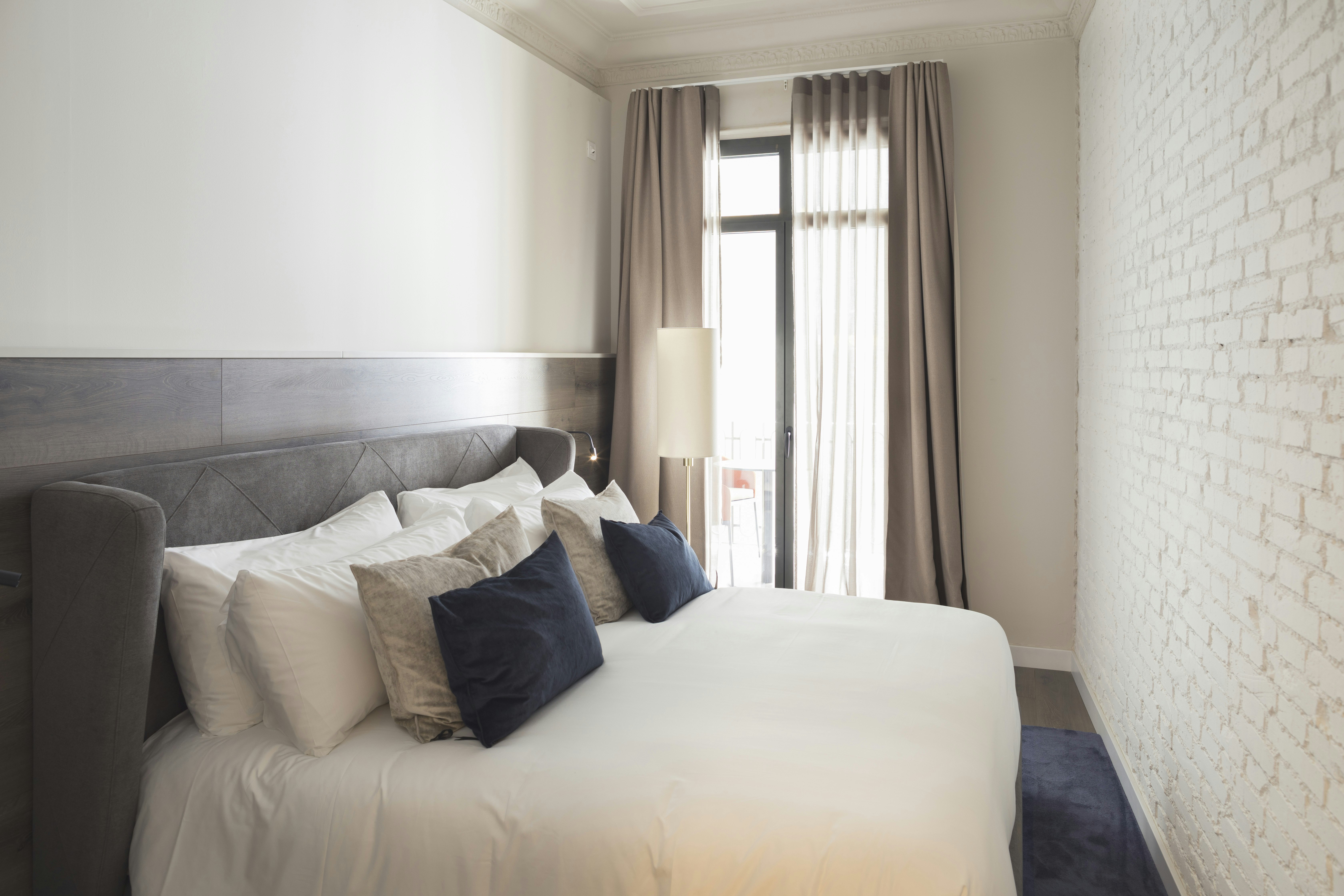 CASAGRAND LUXURY SUITES 24/76
