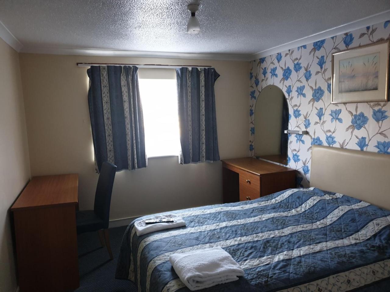 Elmhurst Hotel 6/24