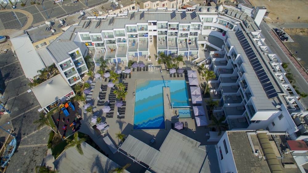 Limanaki Beach Hotel & Suites 20/36