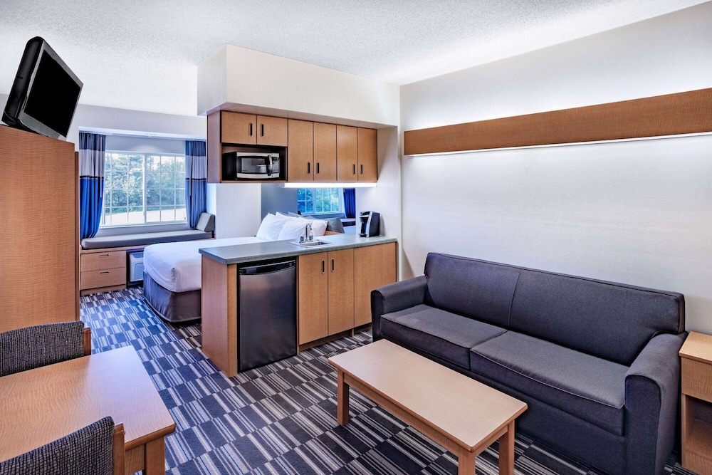Microtel Inn & Suites by Wyndham Plattsburgh 22/41
