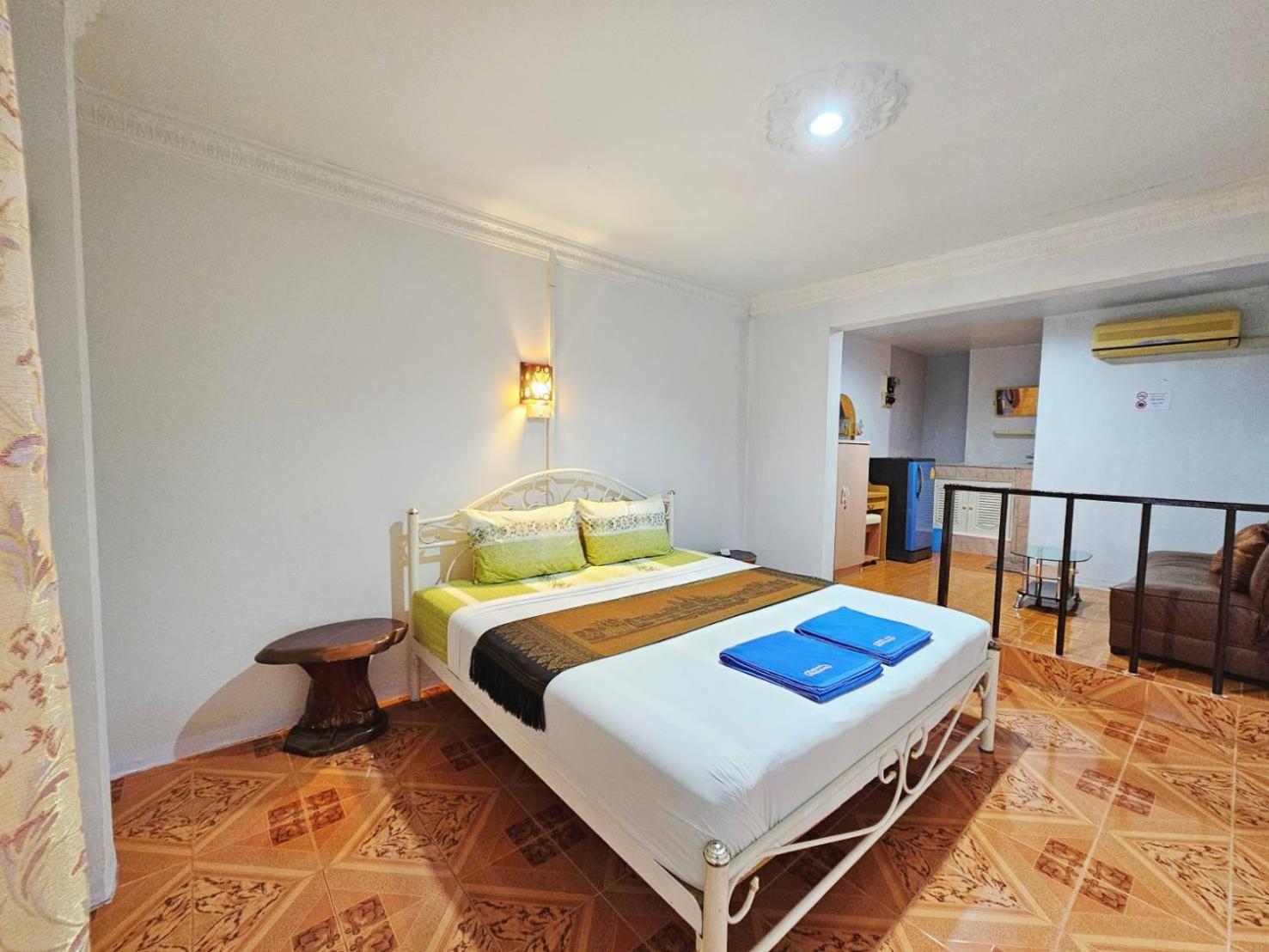 P California Inter Hostel 13/48