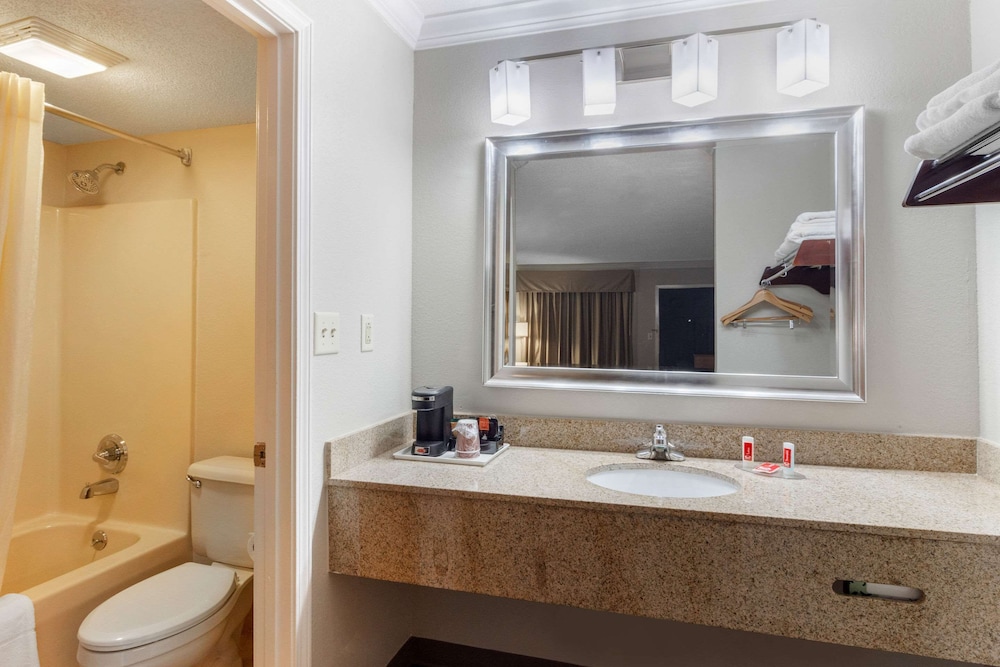 Econo Lodge Byron - Warner Robins 47/52