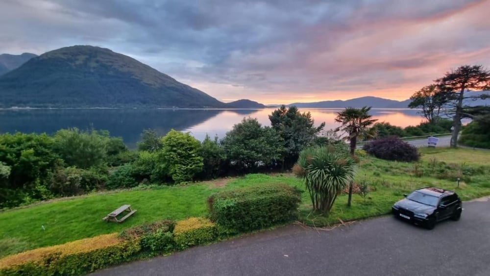 The Lodge on the Loch by OYO 37/50