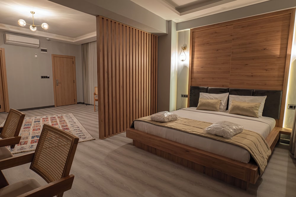 PREMIUM, KING BED