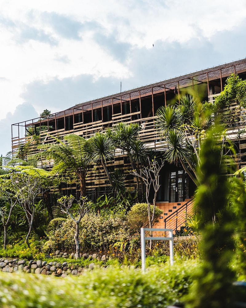 Green Forest Resort & Wedding Bandung 2/50