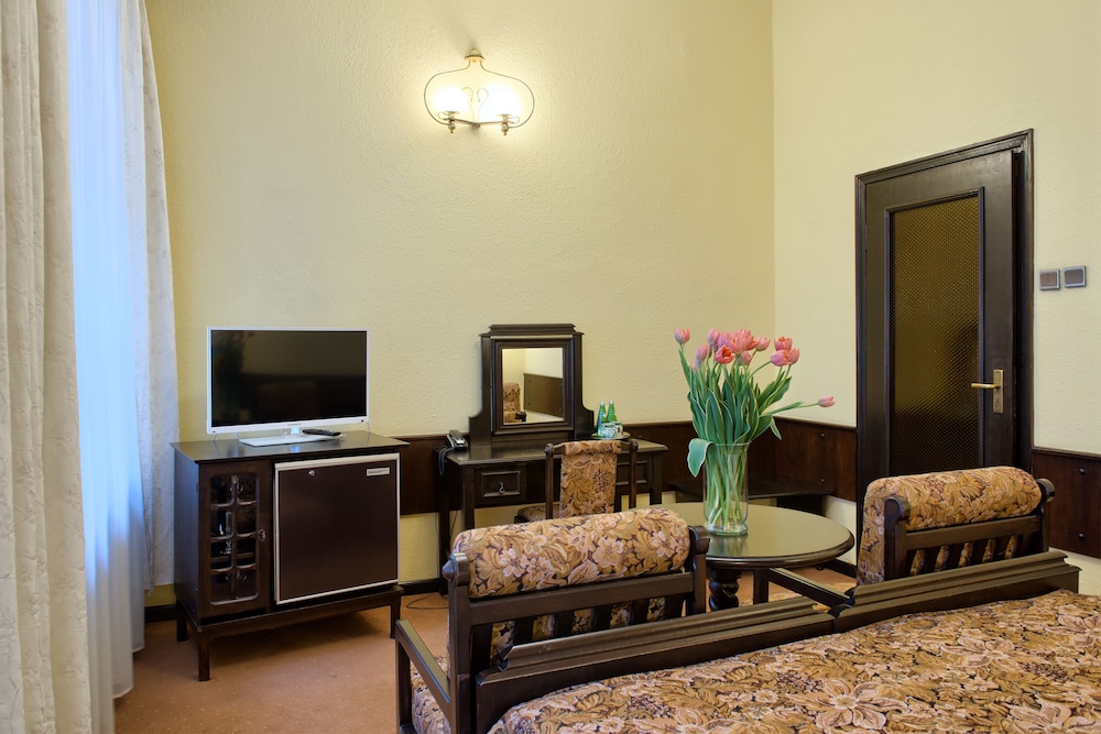 Dwor Polski Hotel 43/50