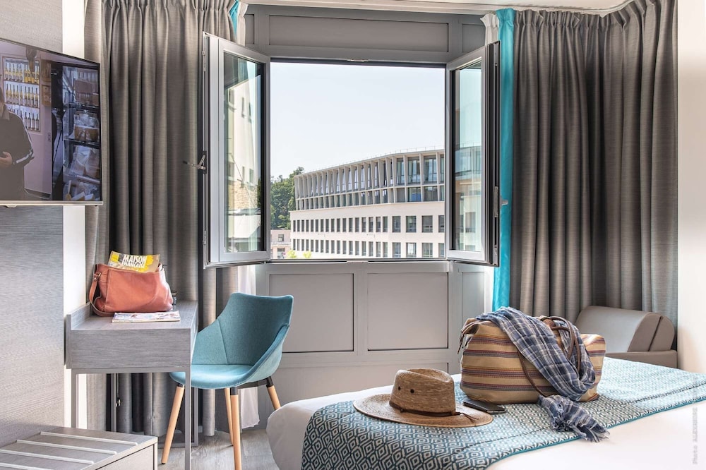 Hotel Versailles Chantiers 63/78