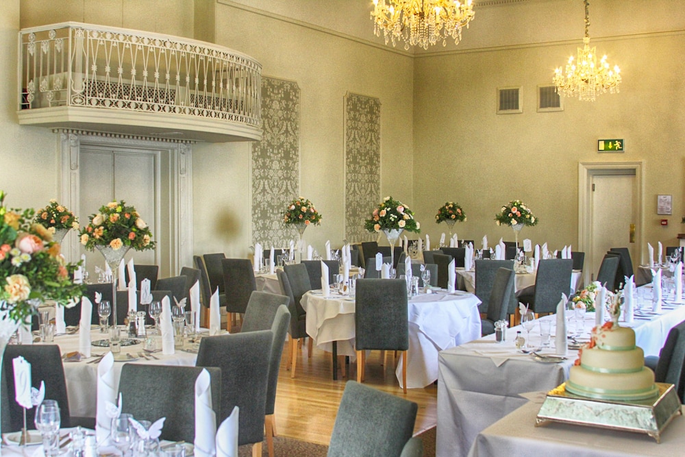 Bell Hotel 30/50