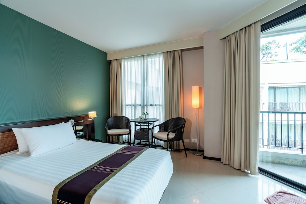DELUXE, TWIN BEDS