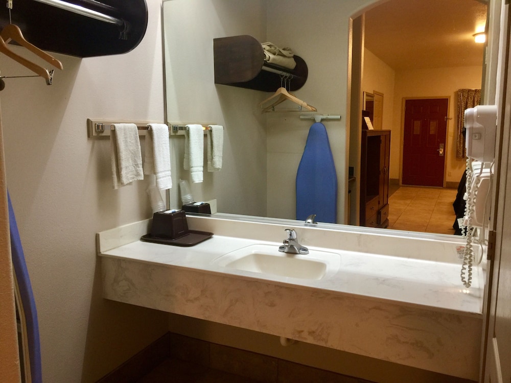 Knights Inn & Suites City Center Edinburg/McAllen 21/22