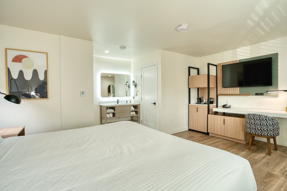 DELUXE, 2 QUEEN BEDS