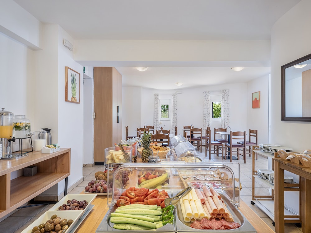 Artemis Hotel Apartments 40/50