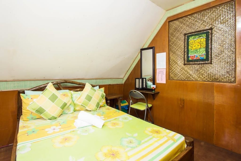 TRADITIONAL, DOUBLE OR TWIN BED, SHARED BATHROOM