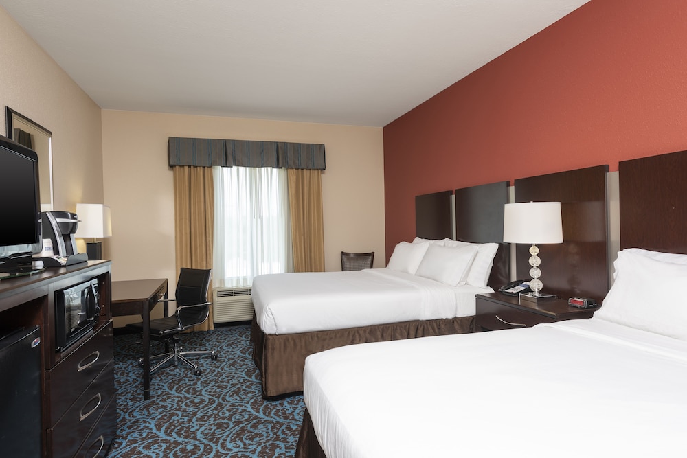 Holiday Inn Express Hotel Suites New Philadelphia 16/66