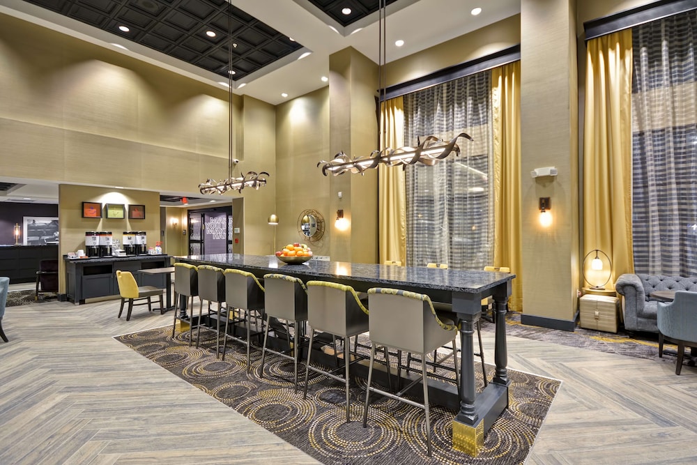 Hampton Inn Suites Detroit Warren 40/49