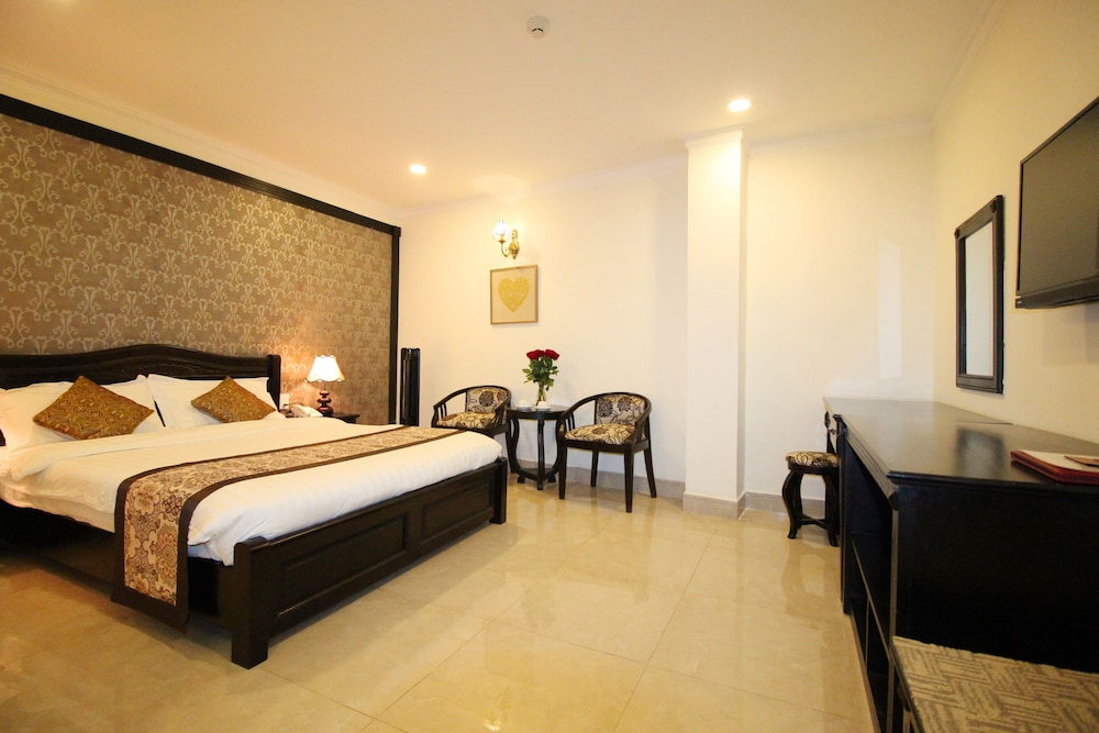 Royal Hotel Dalat 30/57
