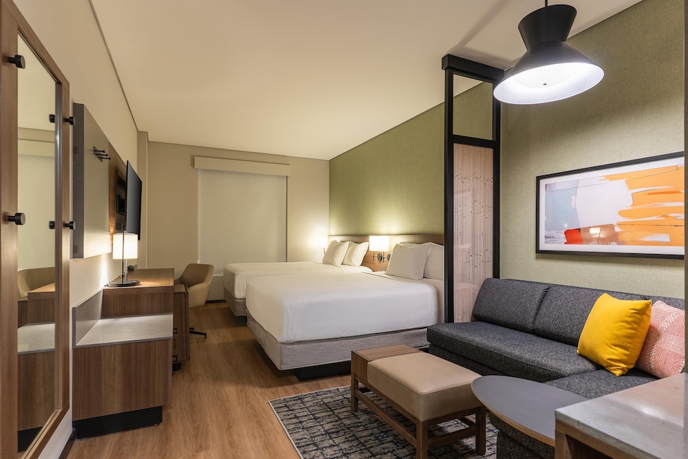 Hyatt Place Merida/ Via Montejo 20/50