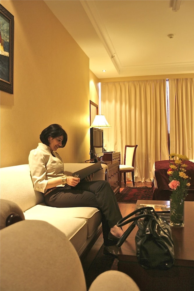 Trianon Hotel 48/63