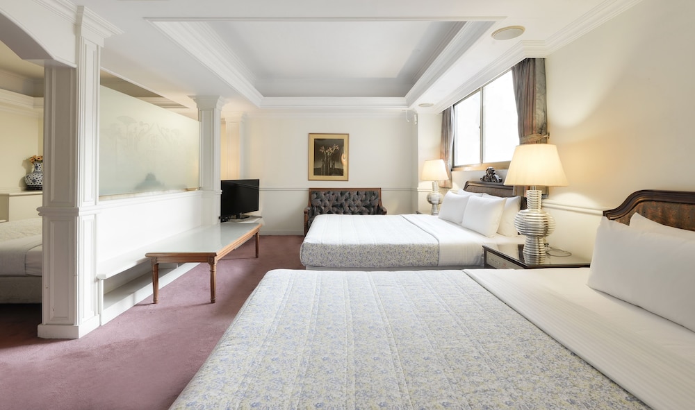 Forbes Hotel 12/20