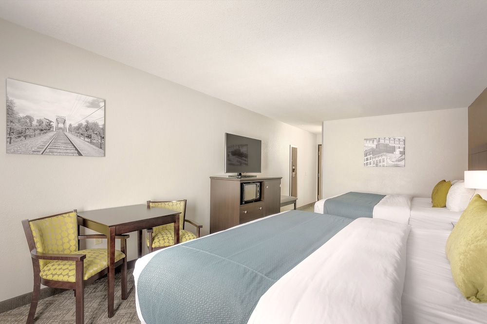 Comfort Inn & Suites Tualatin - Lake Oswego South 9/60