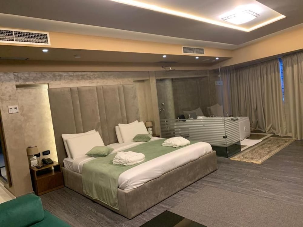 Albanopolis Hotel 27/60