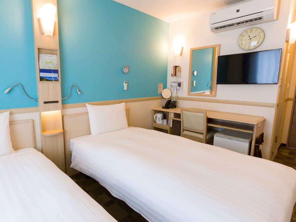 ROOM, TWIN BEDS