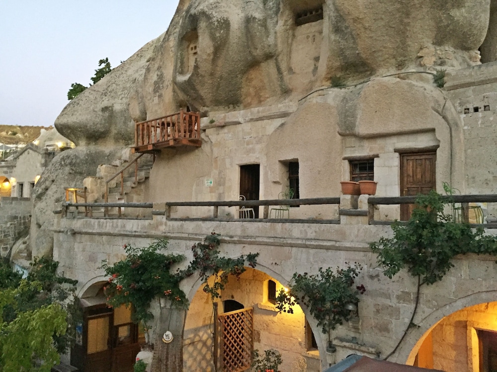 Antique Terrace Suites 3/50