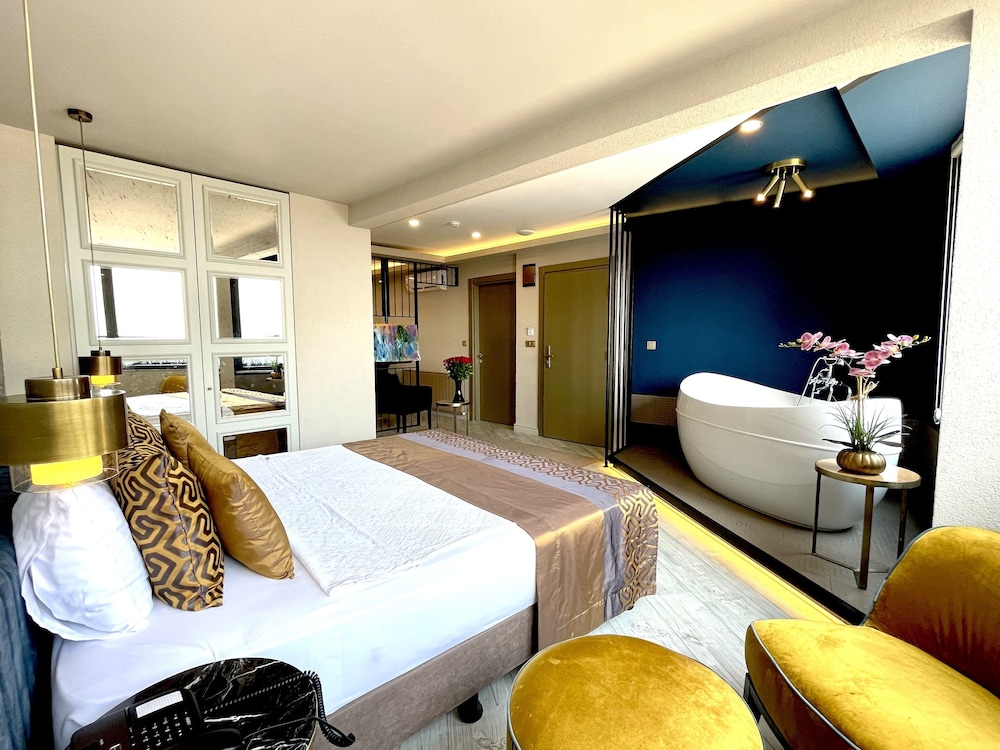 Ayramin Deluxe Hotel 18/78
