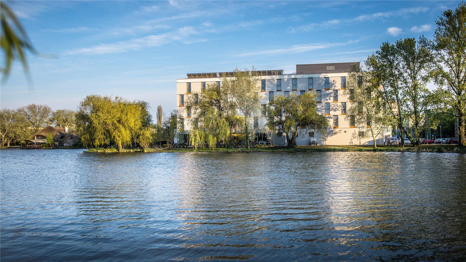 Best Western Plus Lakeside Hotel 4/58