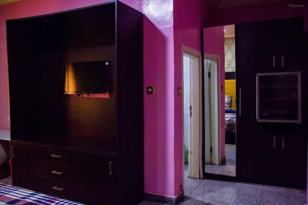 Paris Suites 2/64