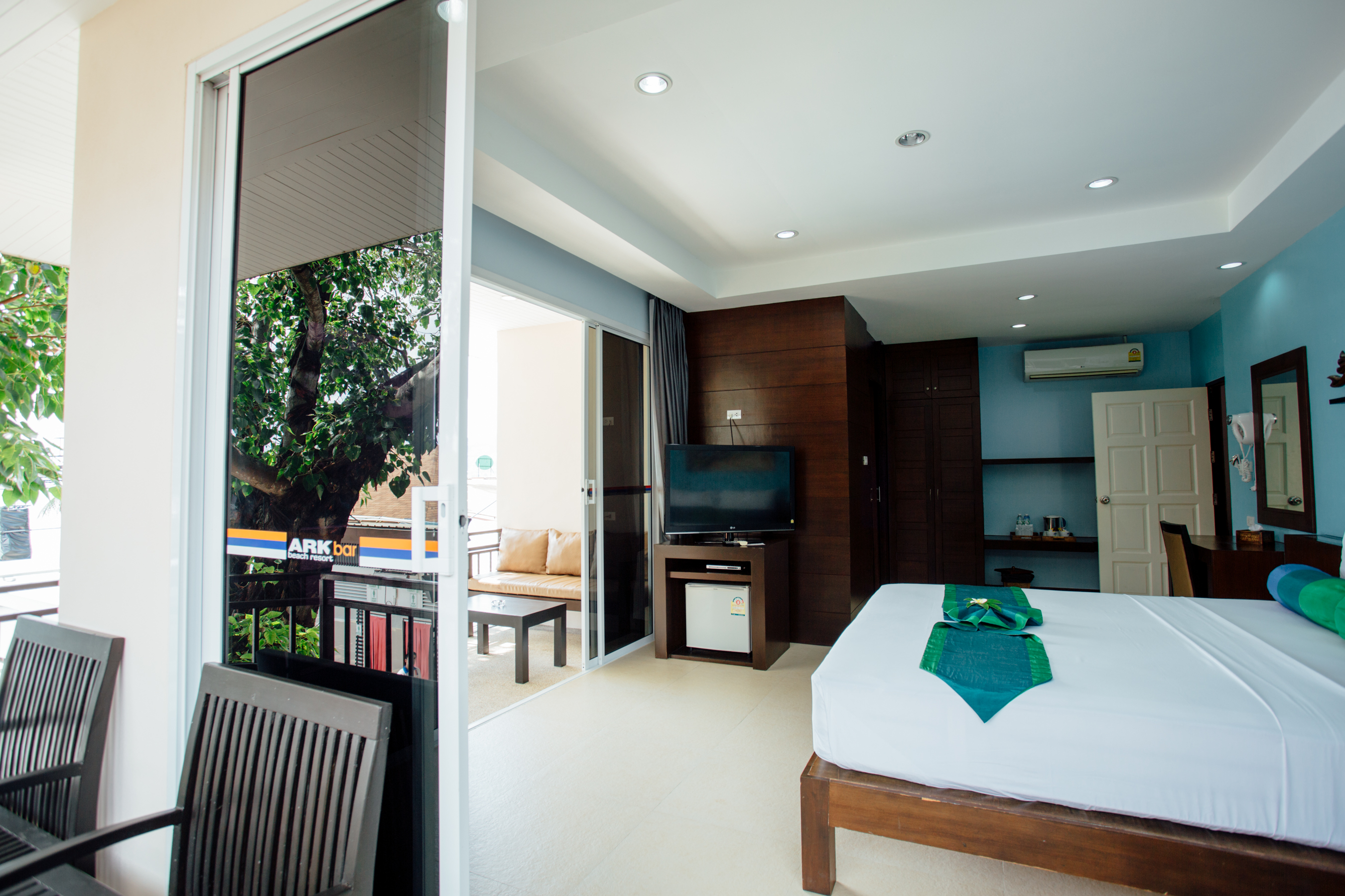 Ark Bar Beach Resort 40/64