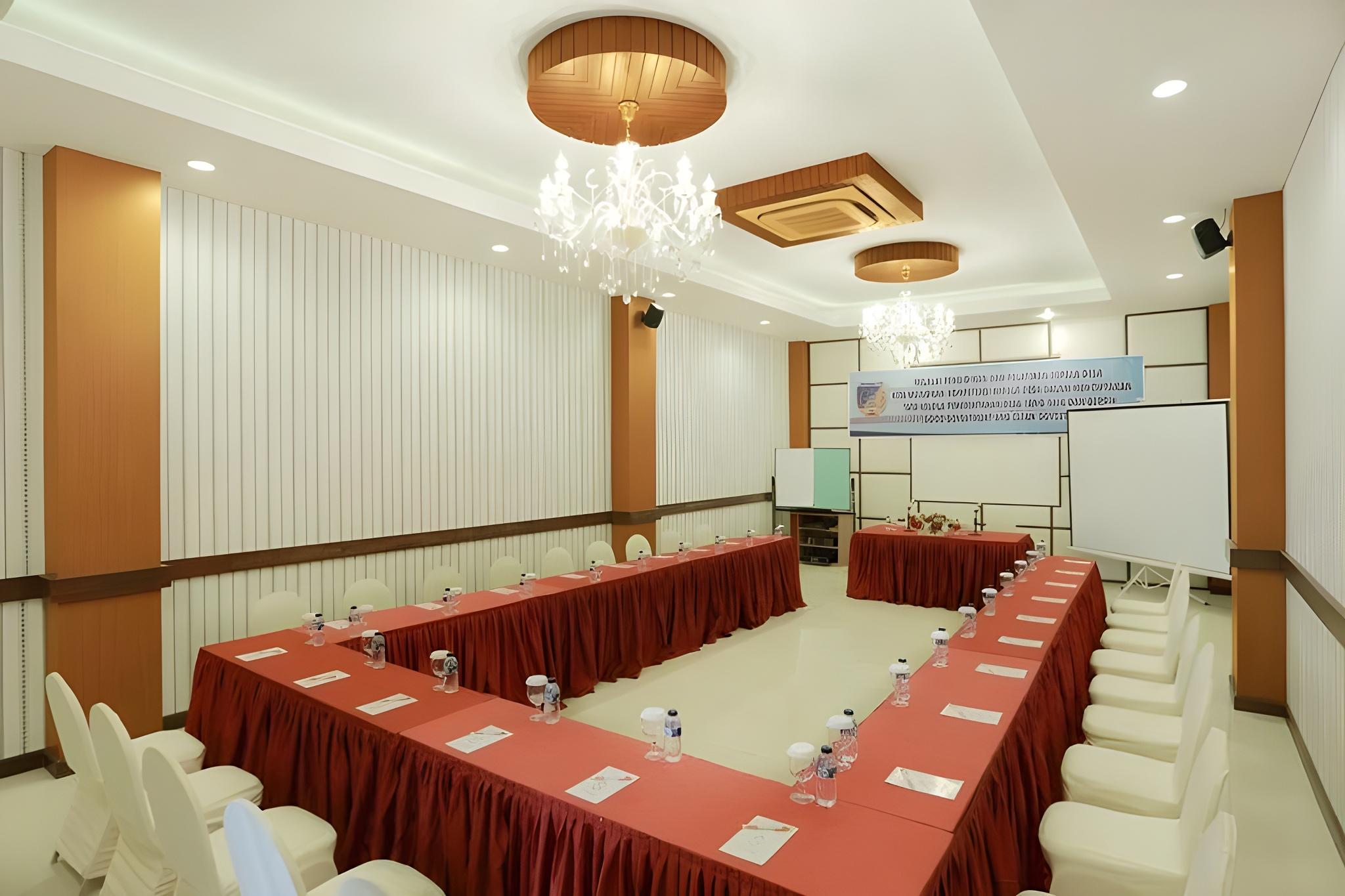 Sutan Raja Hotel & Convention Palu 20/23