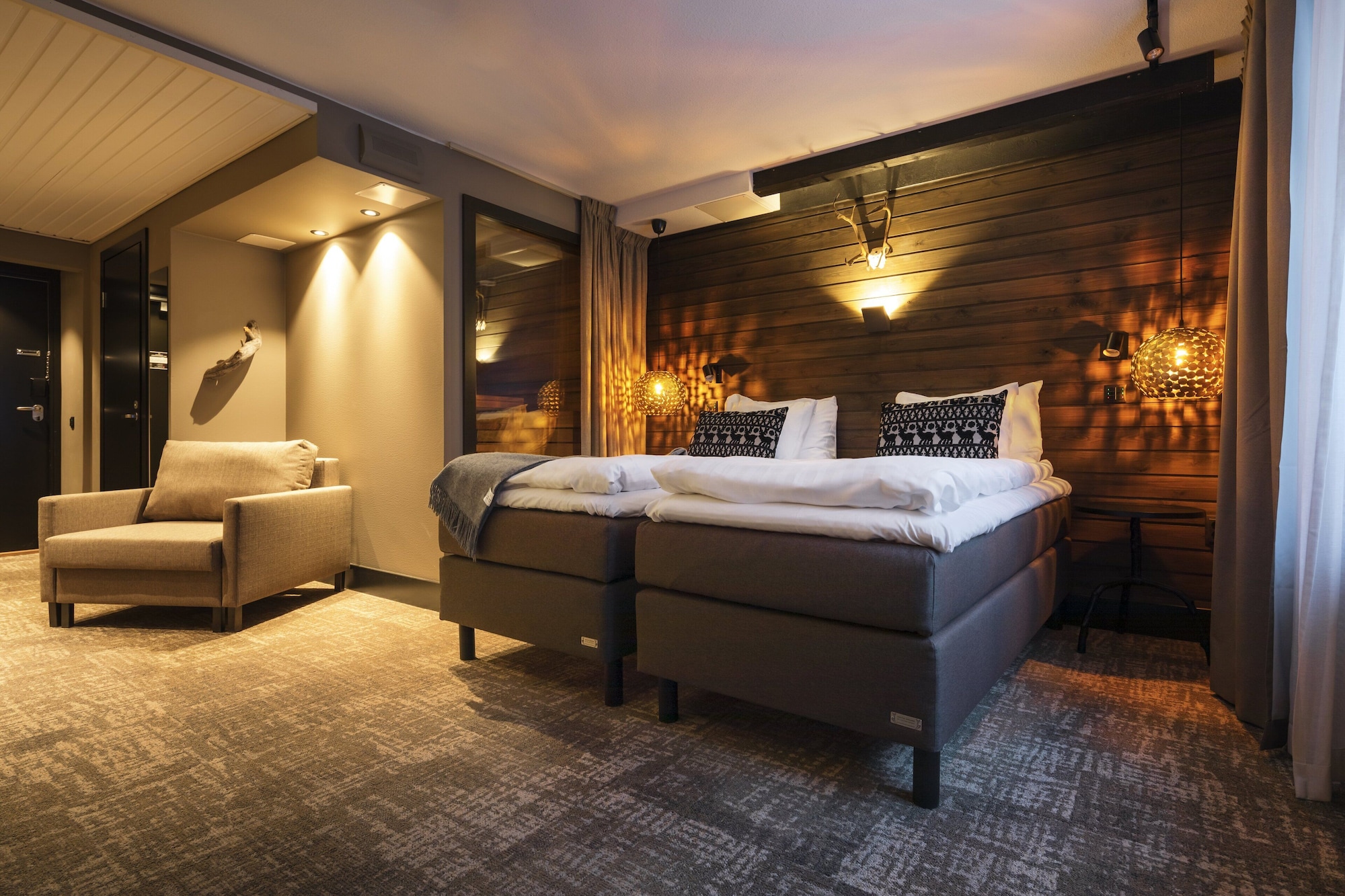 MYSTIQUE, PREMIUM, DELUXE, SAUNA