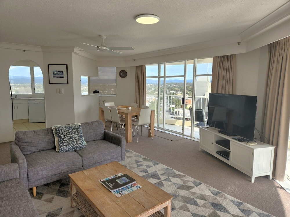 Burleigh Surf Apartments 49/77