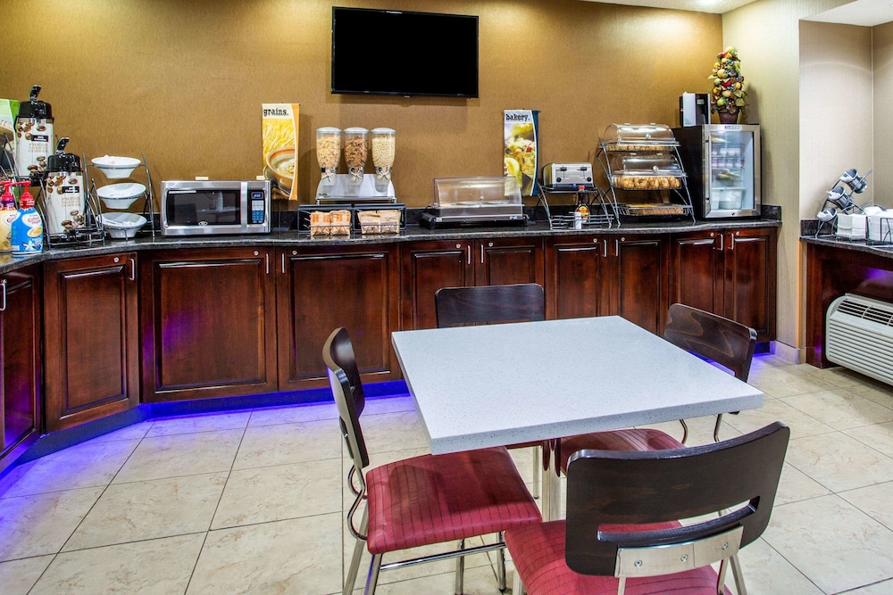 Microtel Inn & Suites By Wyndham Charleston Wv 30/37