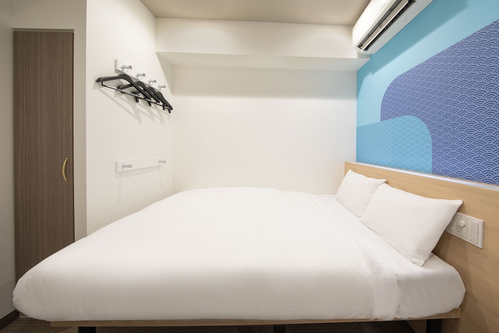 ROOM, DOUBLE BED