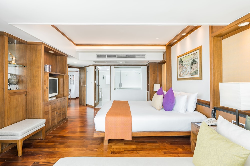 ROYAL CLIFF BEACH HOTEL 27/72