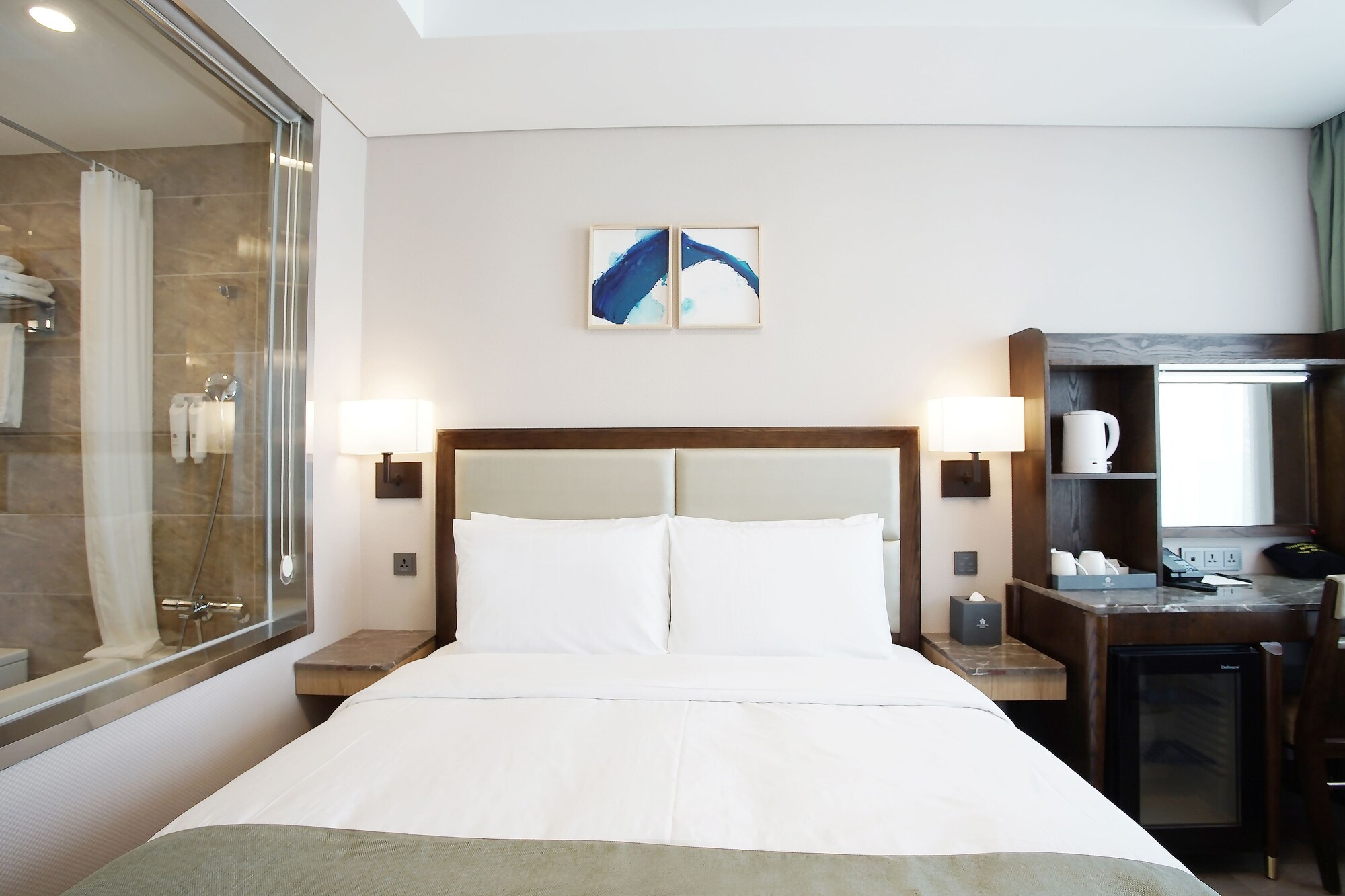 FAMILY, TWIN BEDS