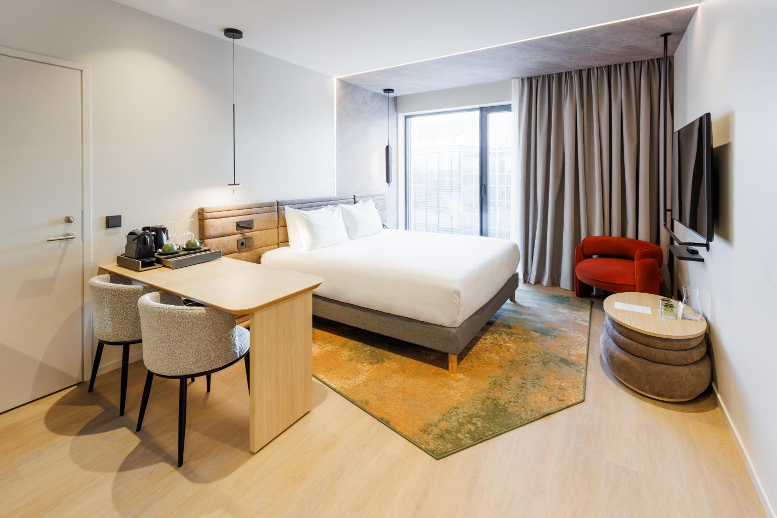 STUDIO, KING BED