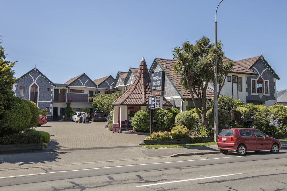 Amross Court Motor Lodge 9/50