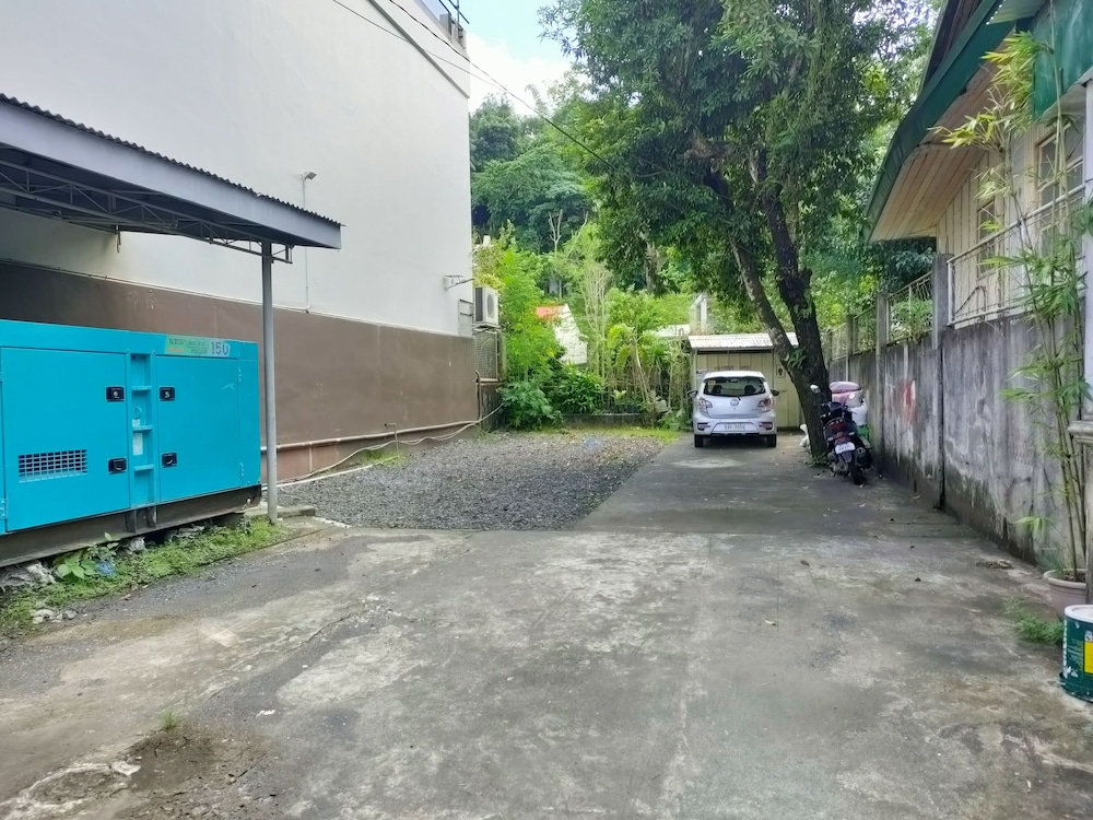 Emerald Boutique Hotel 51/55