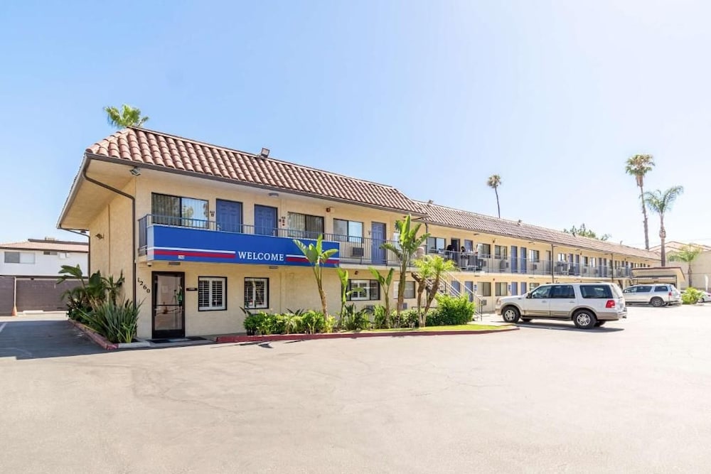 Motel6 Riverside, CA - UCR East 52/57